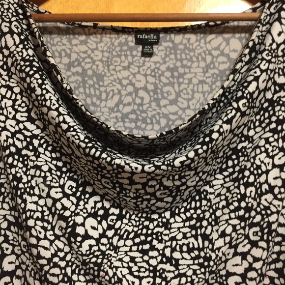 •💥Black and White Sleeveless Blouse💥 - Picture 2 of 6